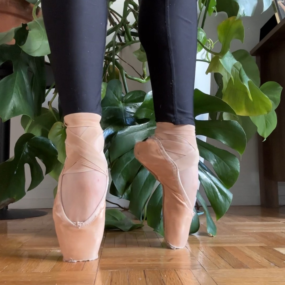 Suffolk Reign Pointe Shoes Size 4.5 X Used